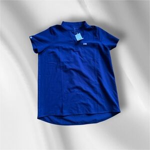 Figs scrubs top - maternity women M